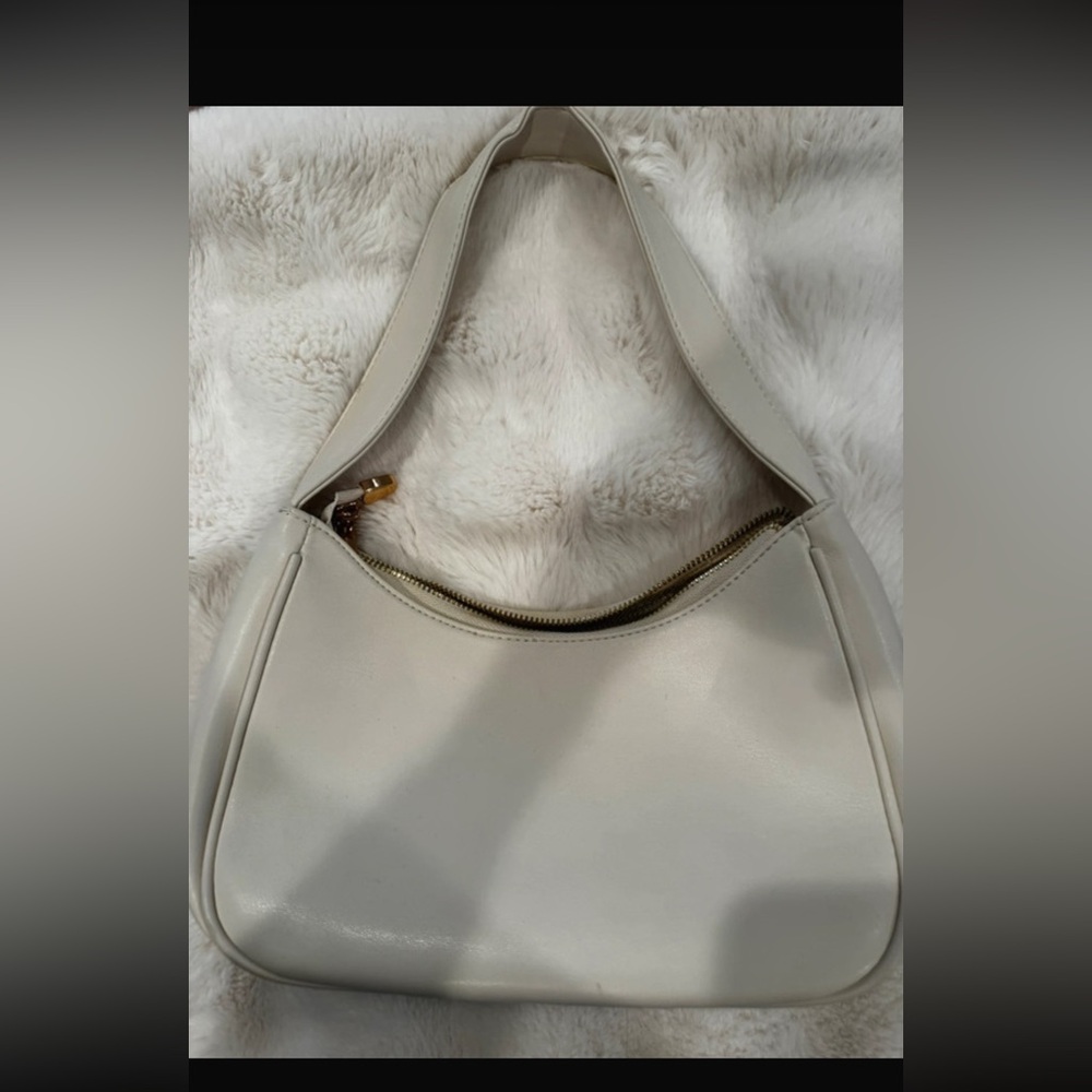 Elegant Cream Leather Shoulder Bag